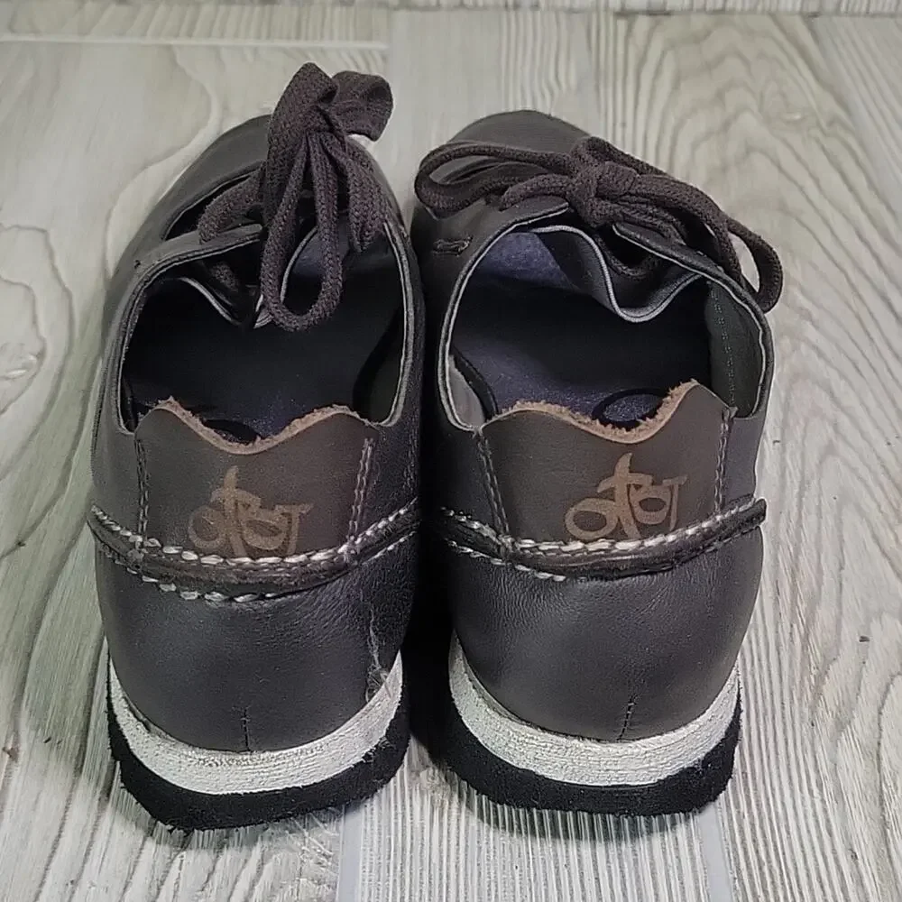 OTBT Star Dust Grey Leather Lace Up Sneakers Womens Size 6.5 NEW